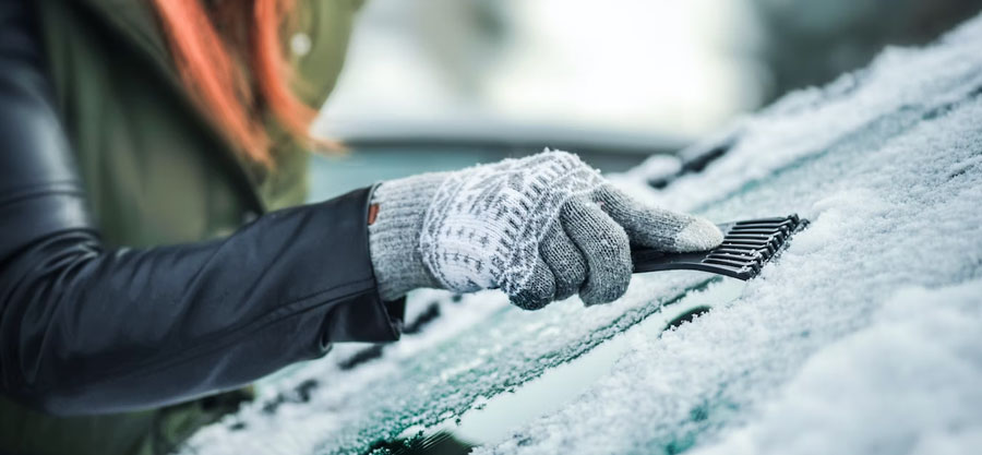 Descongelar el parabrisas del coche. Cómo hacerlo de forma fácil y segura