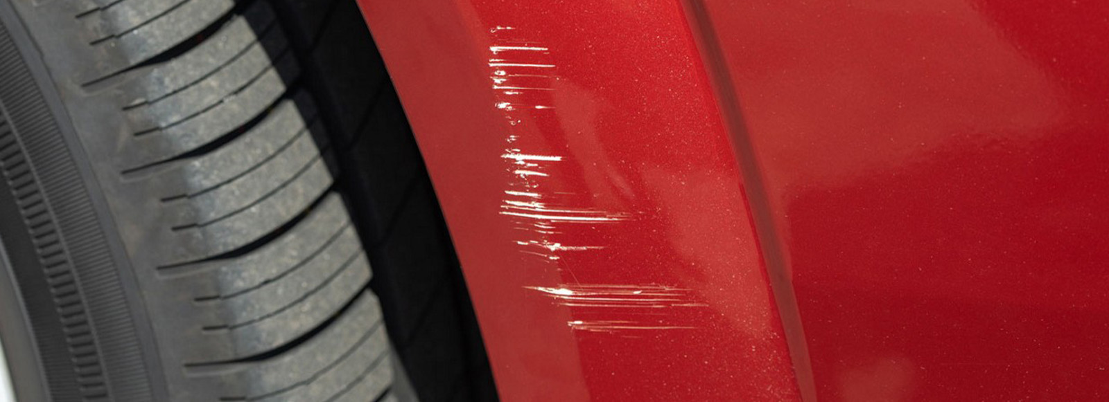 Kratzer am Auto entfernen: So machst du es selbst