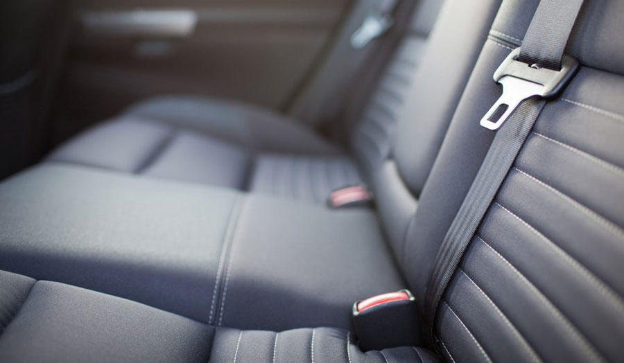 Cleaning your car's leather upholstery? Here's how to do it and this is what you need!