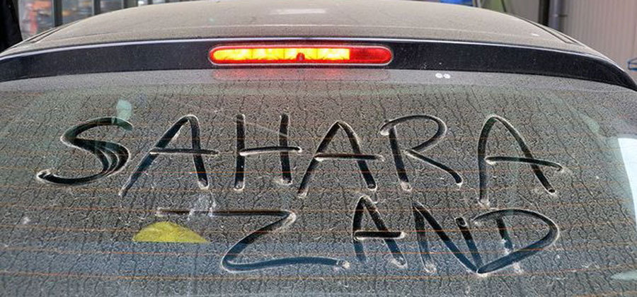 Saharazand verwijderen. Zo saharastof van je auto wassen